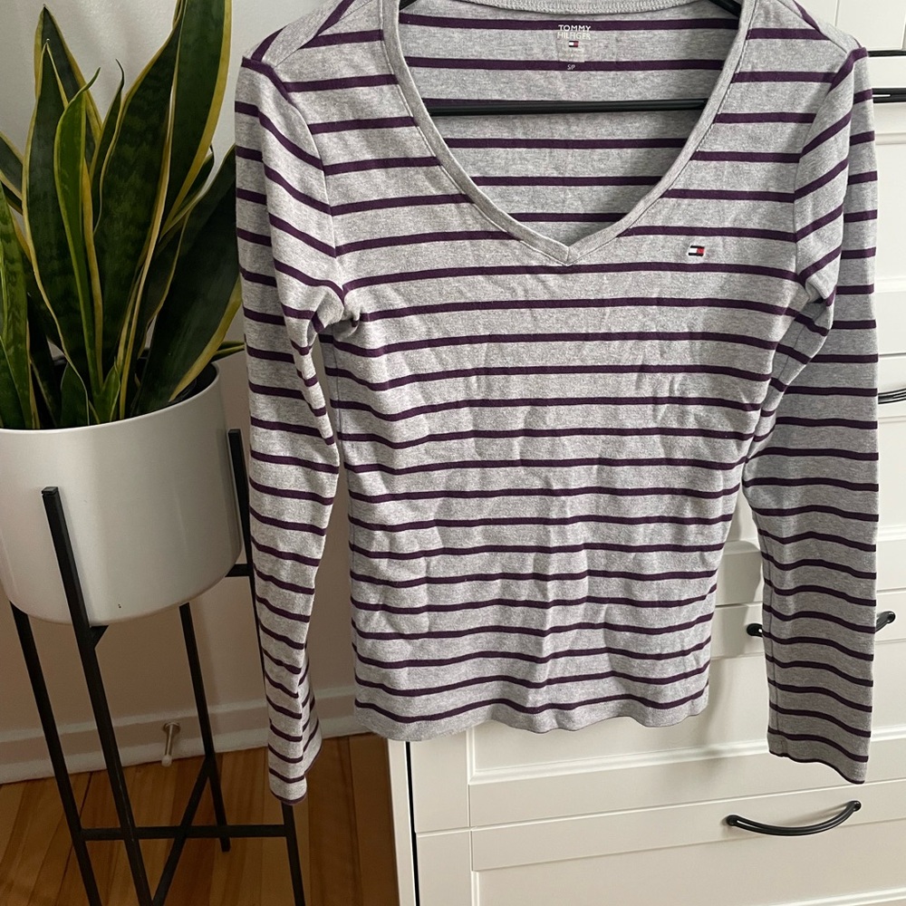 Tommy Hilfiger Gray and Purple Striped V-Neck Long Sleeve Top